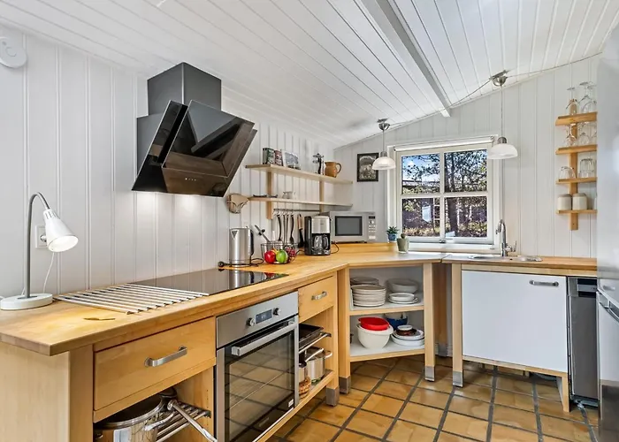 Hellena - 700m From The Sea By Interhome