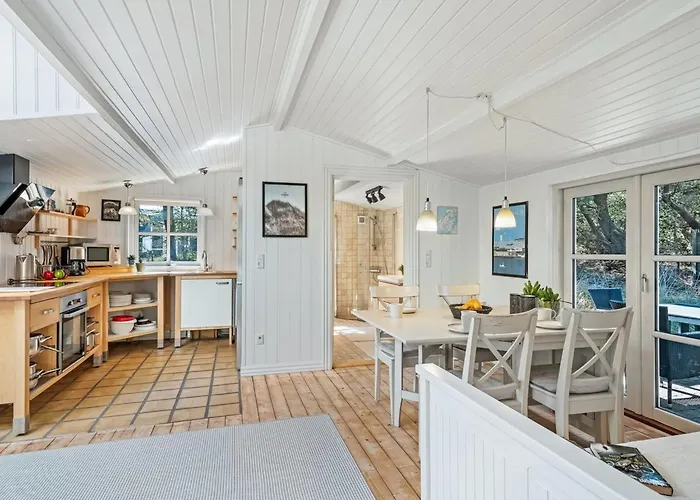 Hellena - 700m From The Sea By Interhome